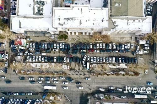 Нийтийн эзэмшлийн талбайд зөвшөөрөлгүй үйл ажиллагаа явуулж буй байршлуудыг чөлөөлнө