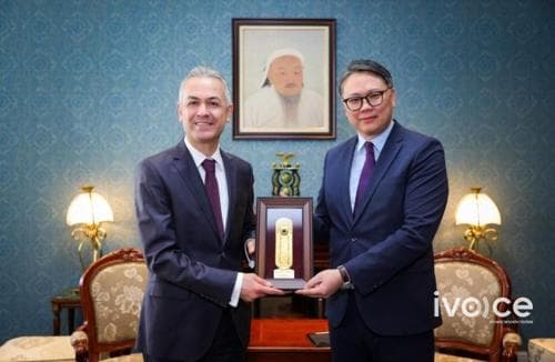 Турк Улсын Элчин сайдад “Алтан гэрэгэ”-г гардуулав