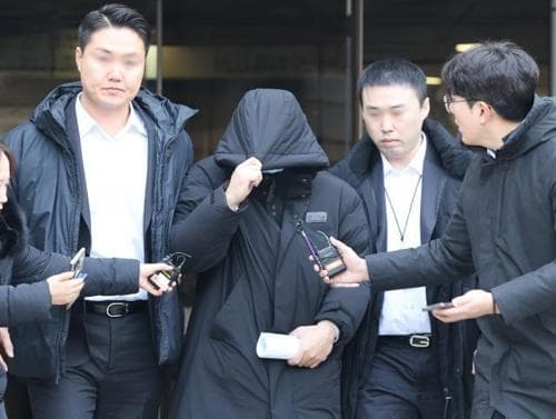 БНСУ:Нойрсуулах эм уусан үед нь өвчтөнүүдээ хүчирхийлсэн эмчид 16 жилийн ял оноолоо