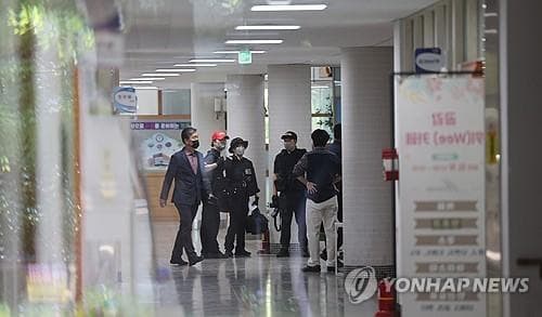 Солонгост 10-р ангийн сурагч сургуулийнхаа захирал болон бусад 6 хүнийг хутгалсан хэрэг гарчээ