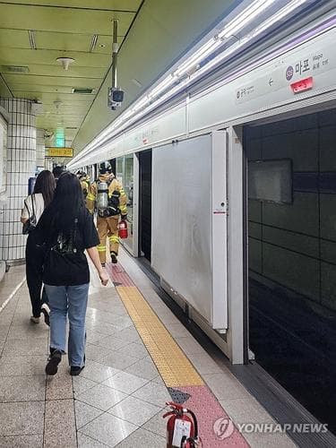 Сөүлийн метронд санаатайгаар гал тавьсан эрэгтэйг баривчилжээ