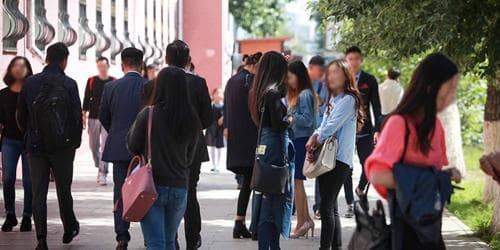 Шинэ оюутнуудад зориулж “Улаанбаатарт тавтай морил” гарын авлага түгээнэ