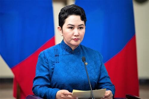 Сайд Б.Батцэцэг   “стан”  улсуудад   “хайр зарлахын” учир