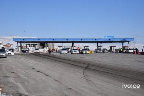 Эмээлтийн замд зорчигчтой автобус осолджээ