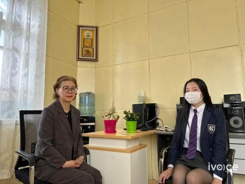 "Ирээдүйн эзэд" ахлах ангийн сурагчдын мэргэжил сонголтын аяны хүрээнд сургагч багш зөвлөгөө өгч байна