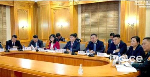 САЛБАР ДУНДЫН УЯЛДАА ХОЛБОО