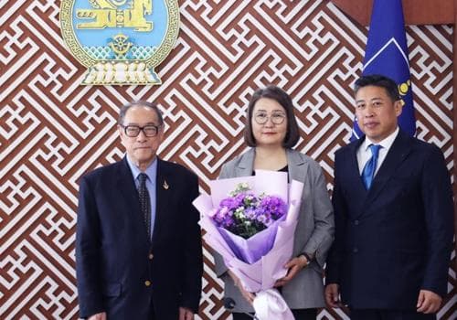 Эрхэмсэг гүнж Маха Чакригийн нэрэмжит шагналыг анх удаа Монгол багшид олгоно