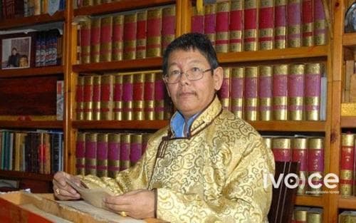 Зурхайч Л.Тэрбиш Ардын багш цол хүртлээ