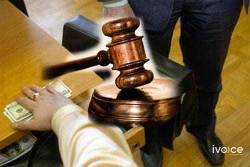 Нууц амрагаа удирдах албанд томилж, байрны зээлийг нь даржээ