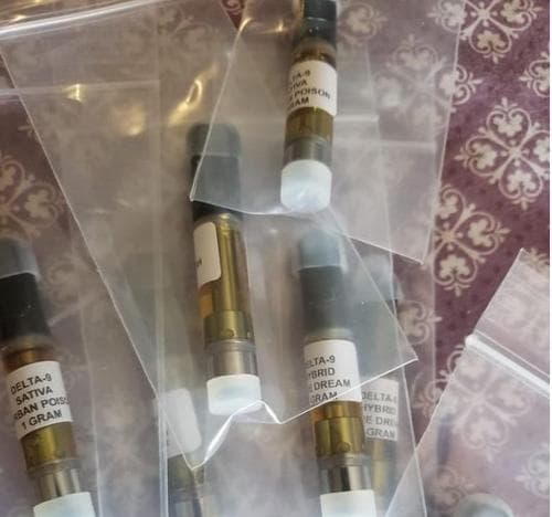 Улсын хилээр шингэн хар тамхи нууцаар нэвтрүүлж байсан этгээдийг үйлдэл дээр нь барьжээ