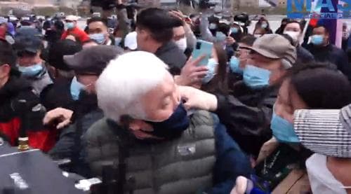 М.Тулгат, Э.Бат-Үүл нарын АН-ын гишүүдийг иргэд Төв талбайгаас хөөв