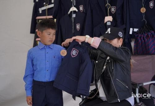 Сүхбаатарын талбайд хичээлийн шинэ жилийн нэгдсэн худалдаа болж байна