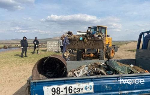 Увс нуурын эрэг орчмын зургаан тонн хогийг цэвэрлэжээ