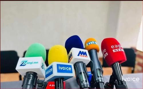 Дайрч давшлах эрх чөлөөнийх нь төлөө далдайтлаа гүйдэг сэтгүүлчид