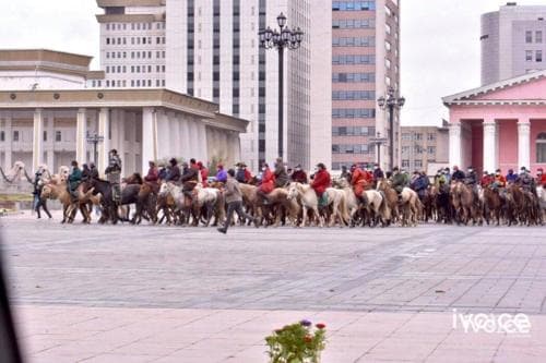 Уяачид морьтой жагсана