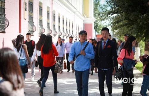 Оюутнууд НОМЫН САНД бус ТАРИАЛАНГИЙН ТАЛБАЙД эрдэм сурдаг