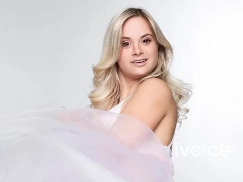 София Жирау Victoria's Secret-ийн дауны синдромтой анхны модель болжээ