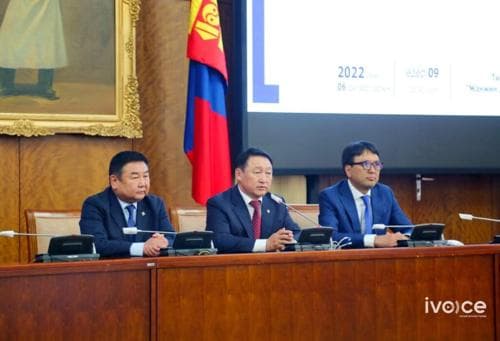 Улстөрийн намуудын төлөөлөл үндсэн хуулийн нэмэлт өөрчлөлтийн тунхаг бичигт гарын үсэг зурав